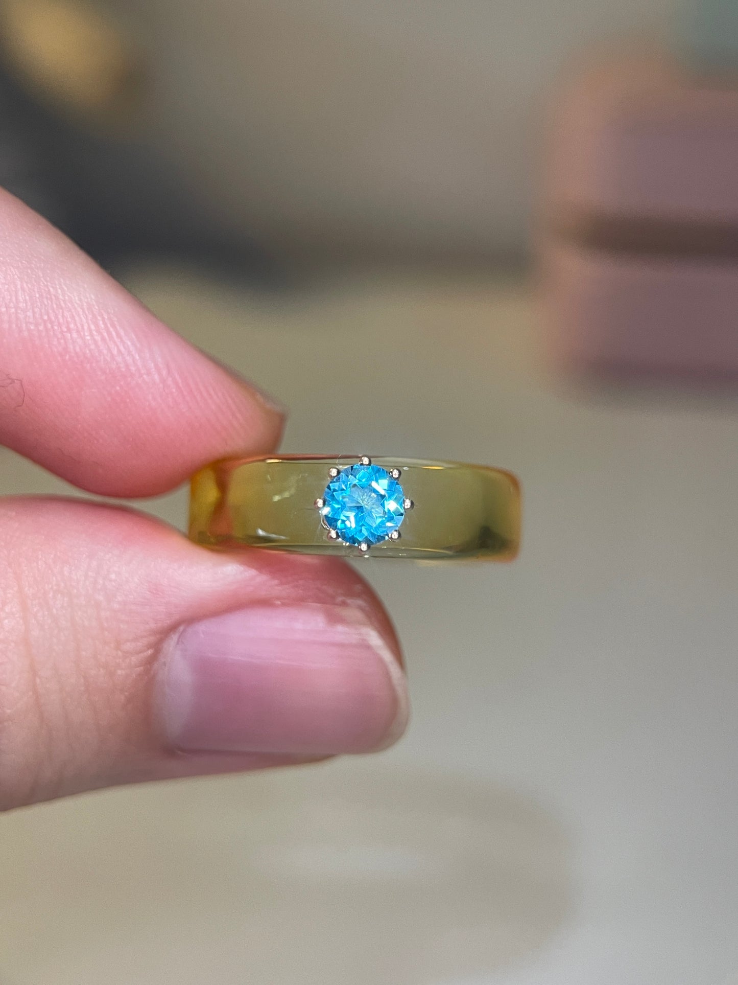 Anillo CG - Topacio Swiss Blue y Resina Amarilla