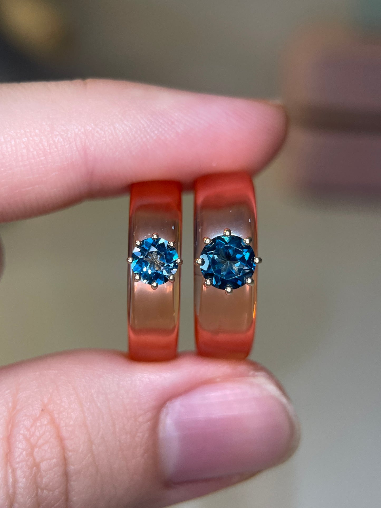 Anillo CG - Topacio London Blue y Resina Salmón