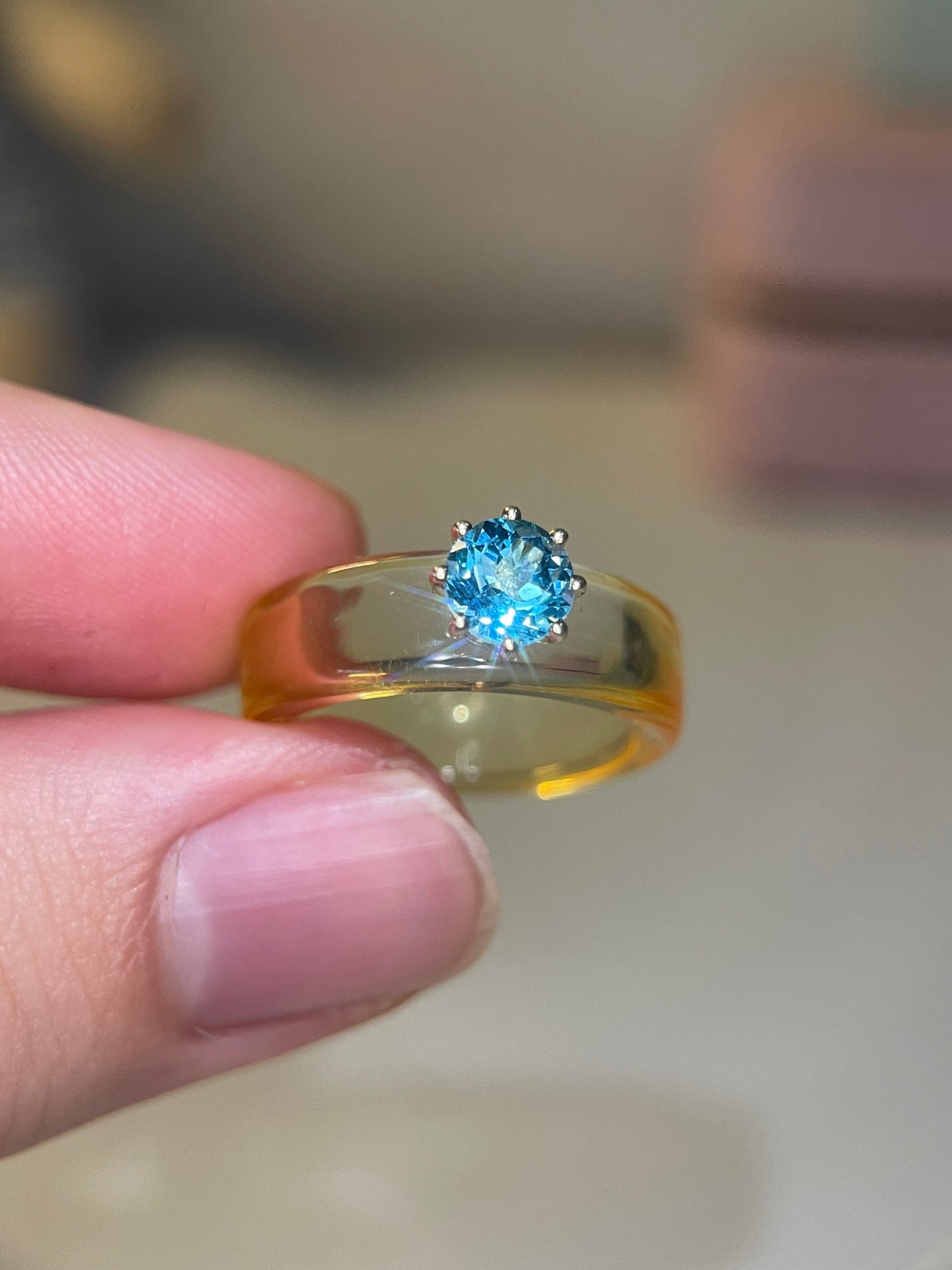 Anillo CG - Topacio Swiss Blue y Resina Amarilla