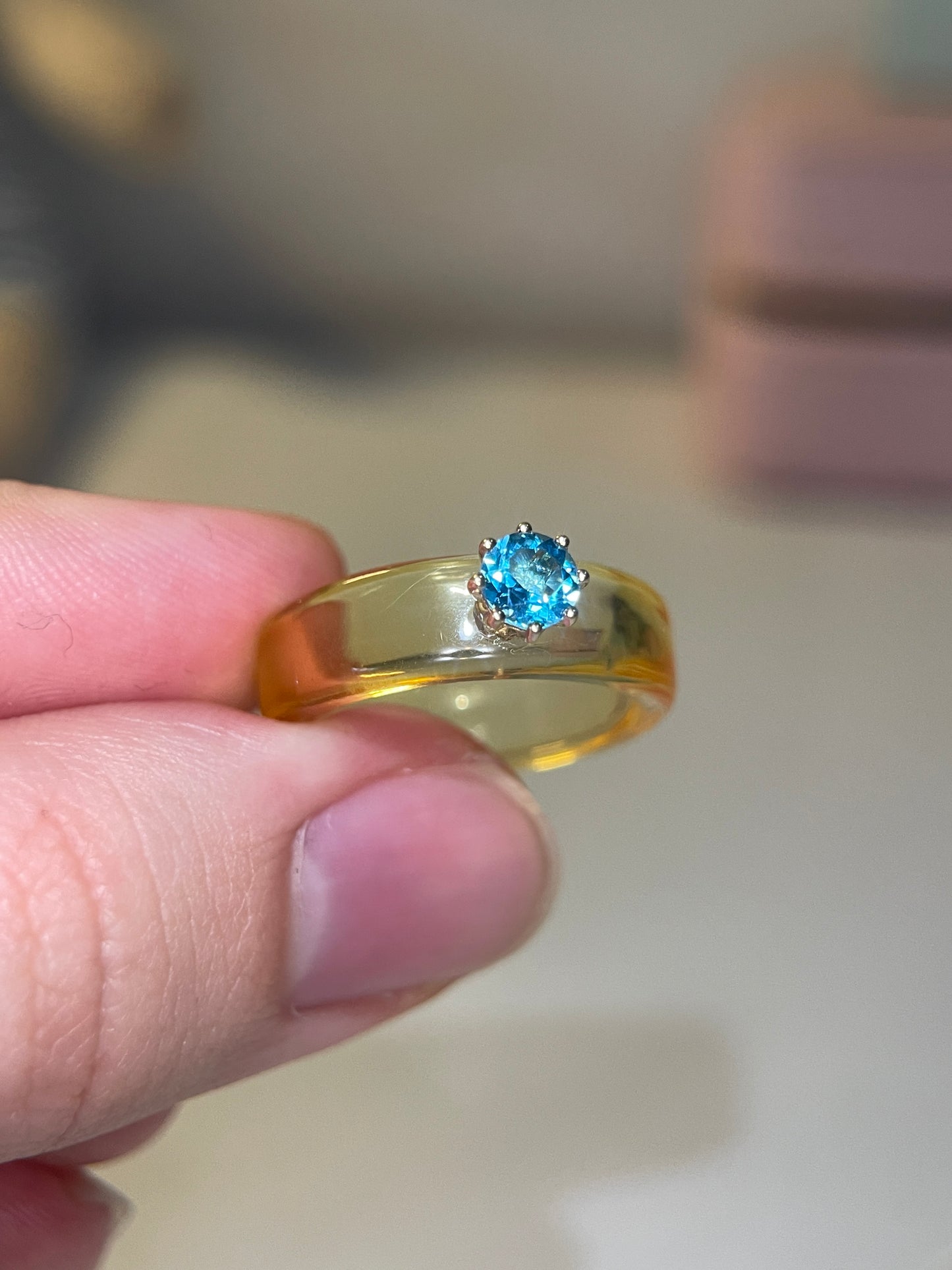 Anillo CG - Topacio Swiss Blue y Resina Amarilla