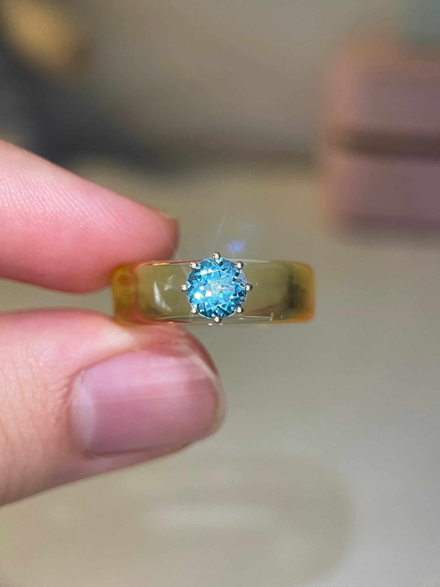 Anillo CG - Topacio Swiss Blue y Resina Amarilla