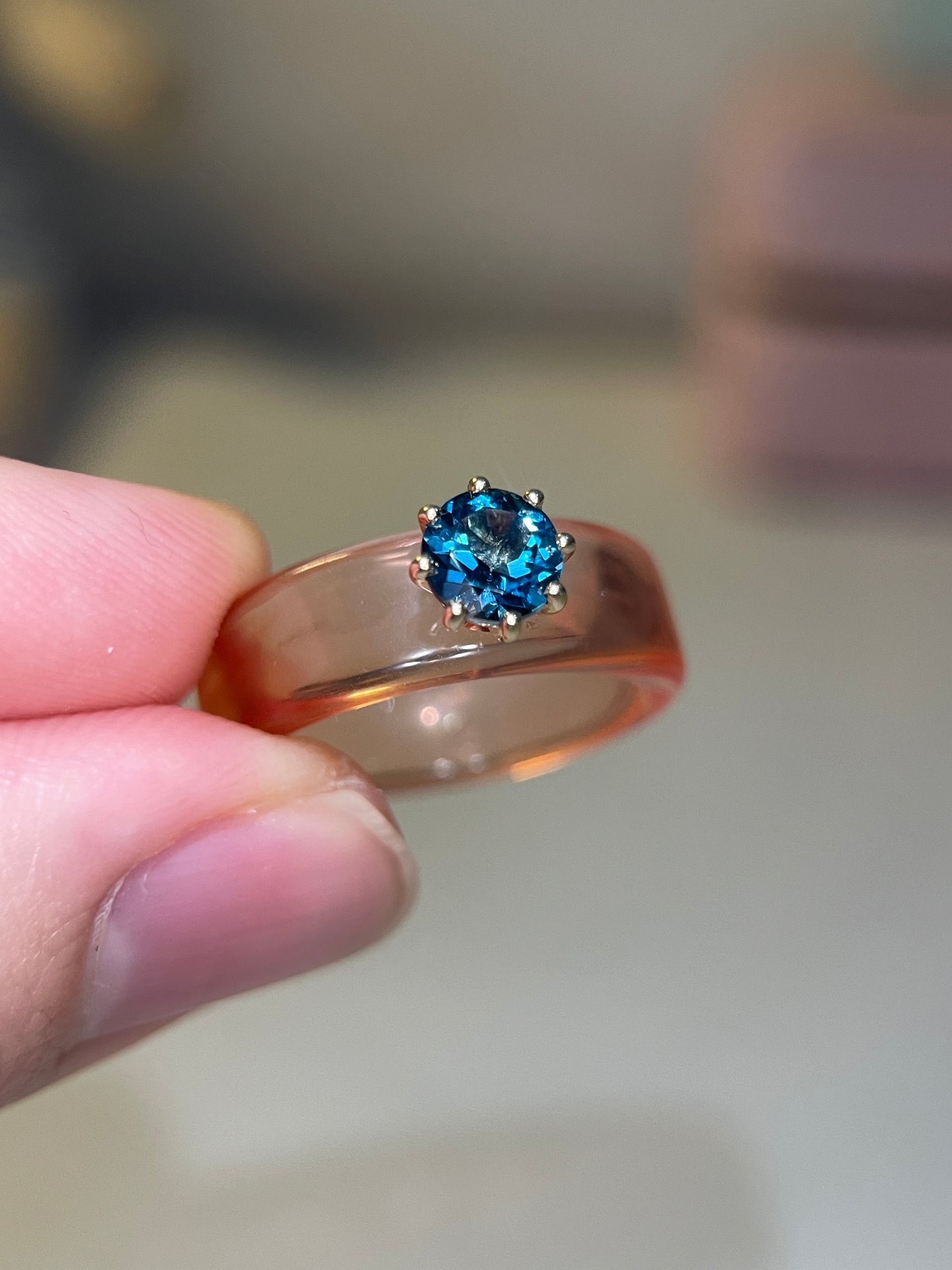 Anillo CG - Topacio London Blue y Resina Salmón