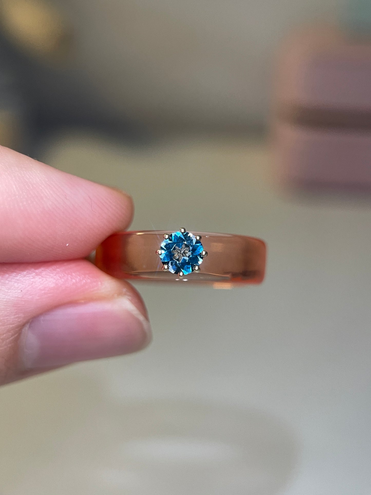 Anillo CG - Topacio London Blue y Resina Salmón