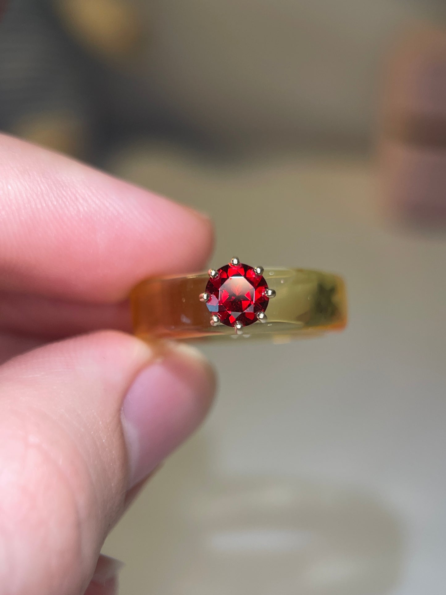 Anillo CG - Granate y Resina Amarilla