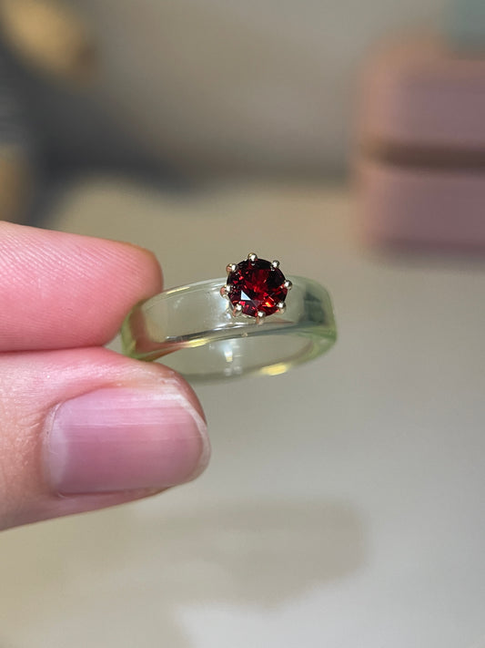 Anillo CG - Granate y Resina Verde
