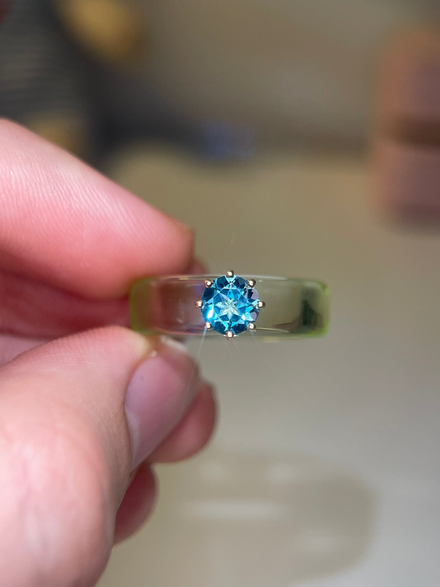 Anillo CG - Topacio Swiss Blue y Resina Verde