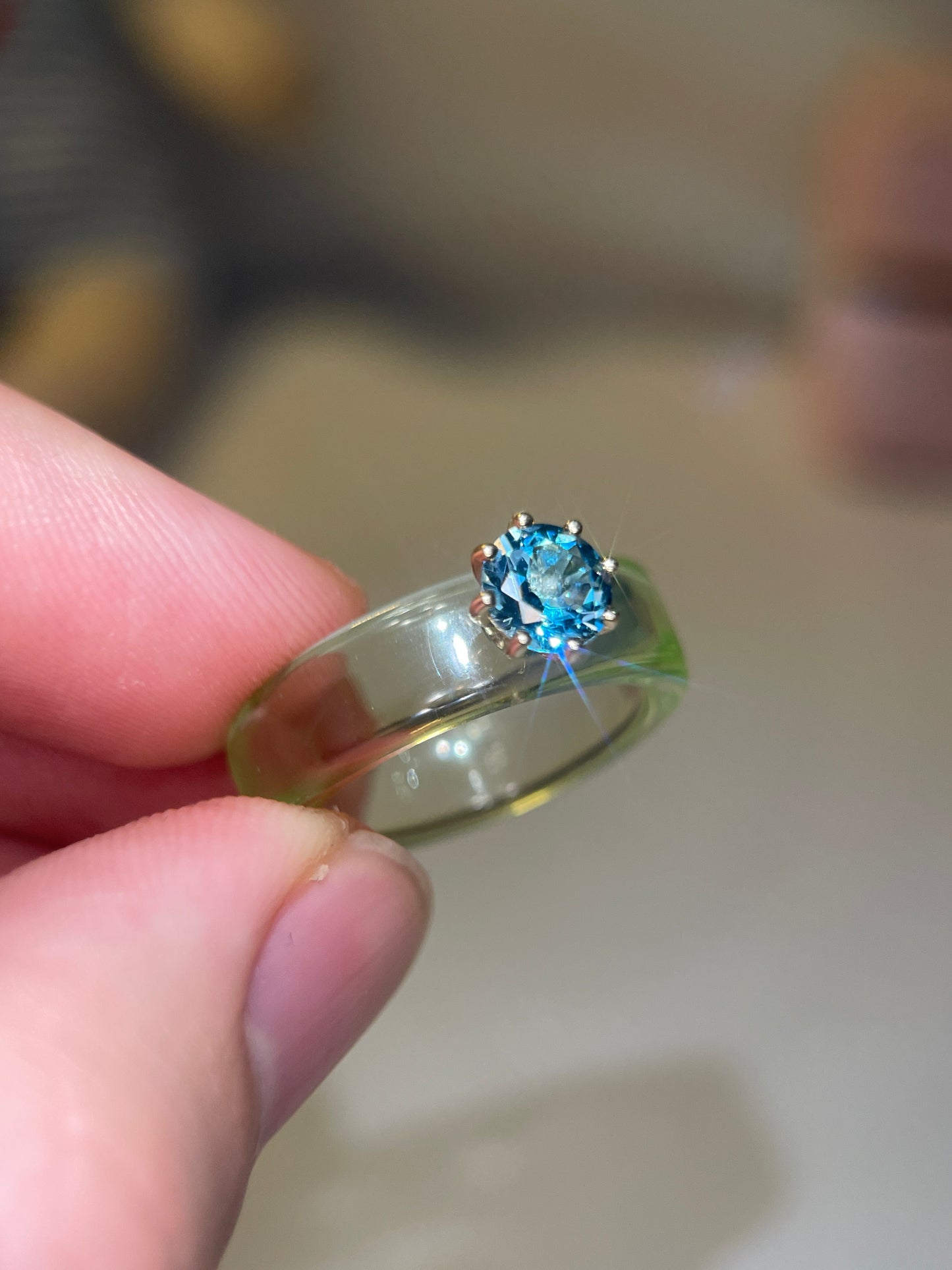 Anillo CG - Topacio Swiss Blue y Resina Verde