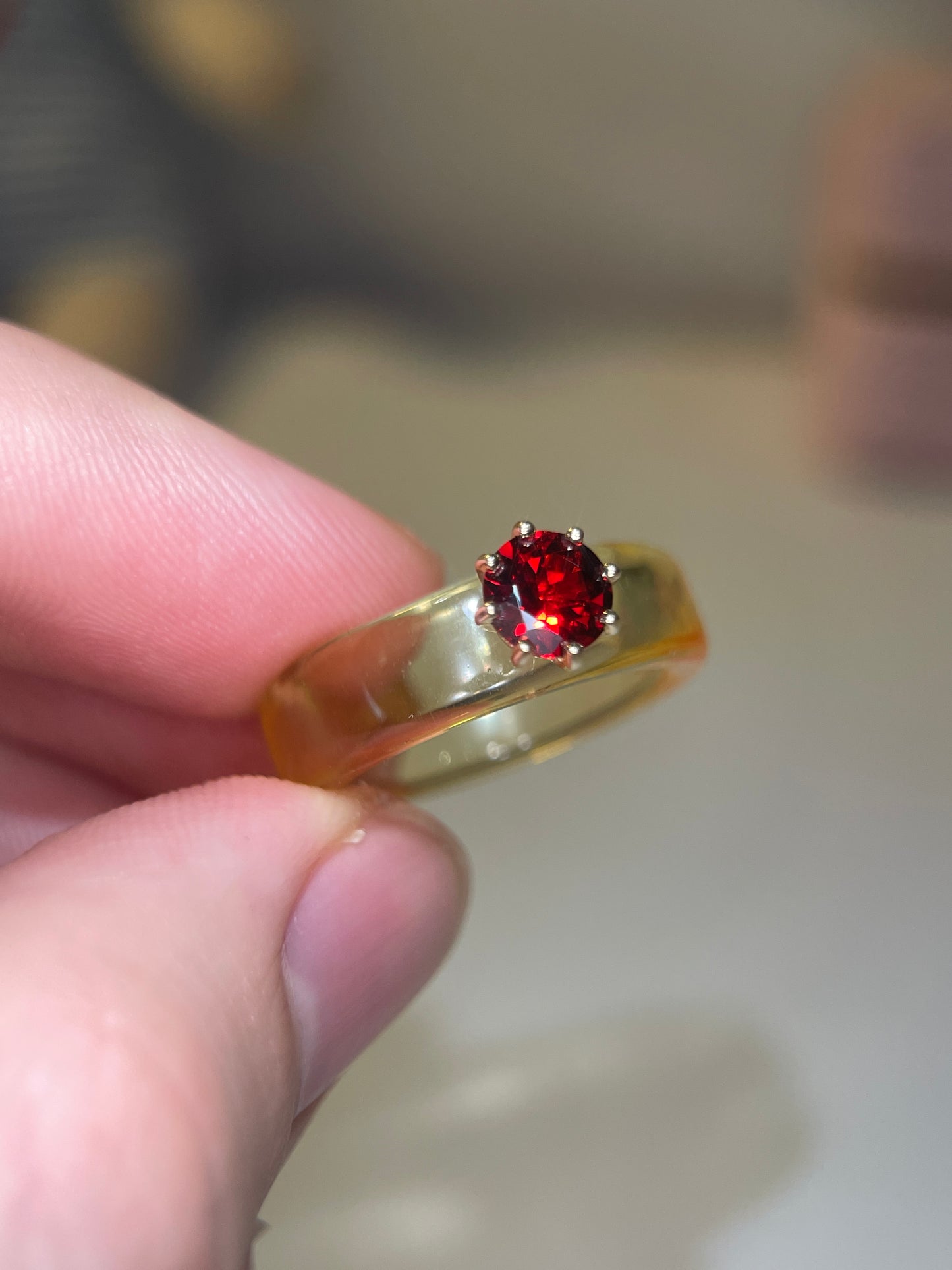 Anillo CG - Granate y Resina Amarilla