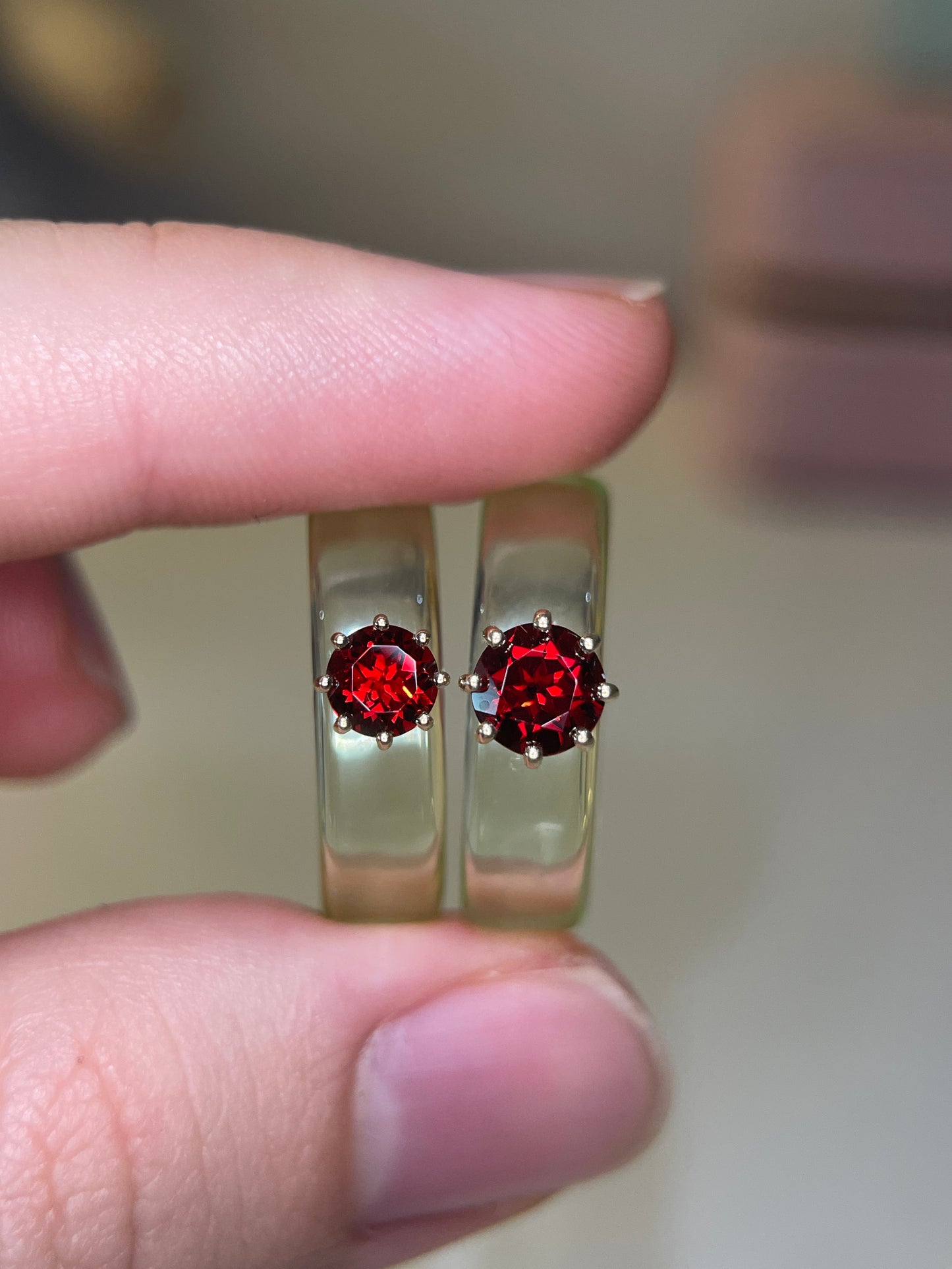 Anillo CG - Granate y Resina Verde