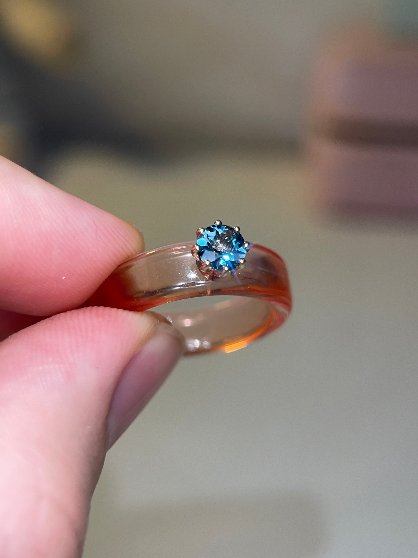 Anillo CG - Topacio London Blue y Resina Salmón