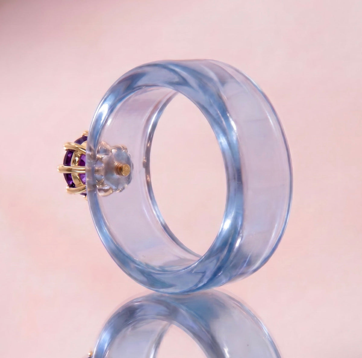Anillo CG de amatista y resina celeste, vista trasera