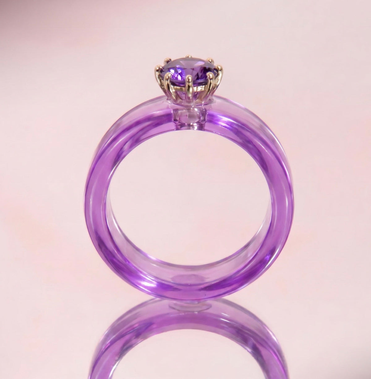 Anillo CG de amatista y resina morada — segundo ángulo de frente