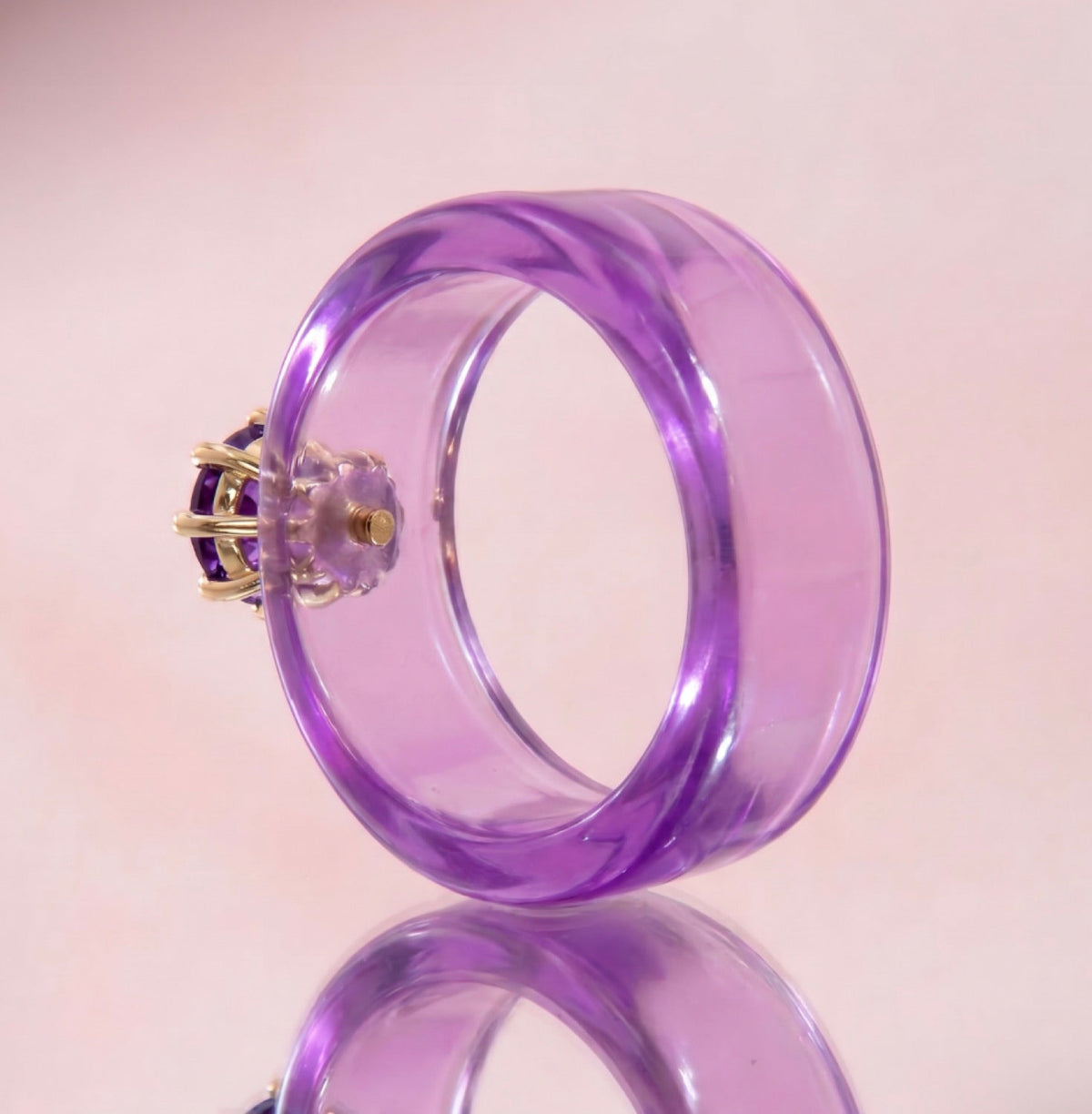 Anillo CG de amatista y resina morada — vista trasera del engarce