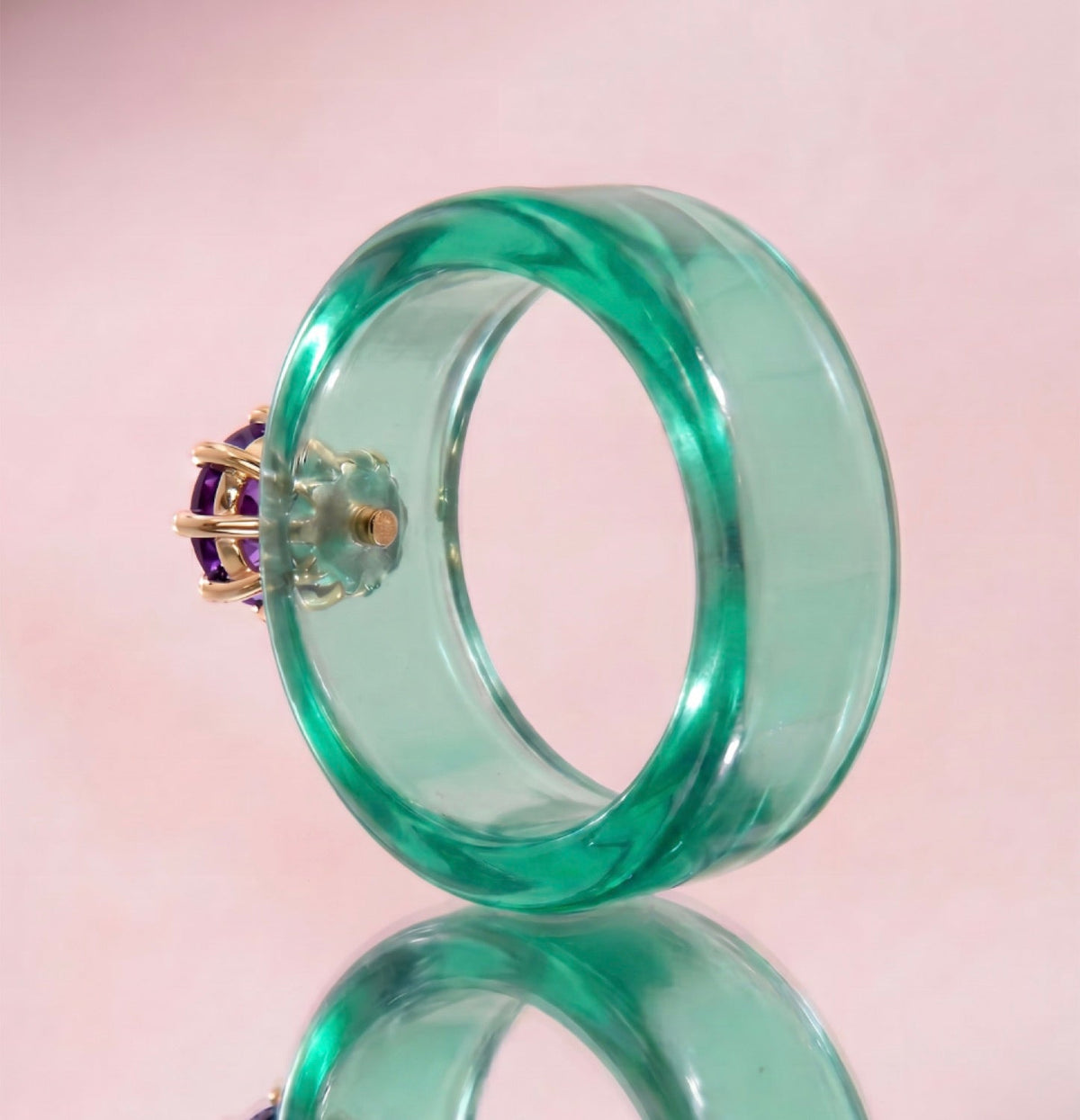 Anillo CG de amatista y resina menta, vista trasera