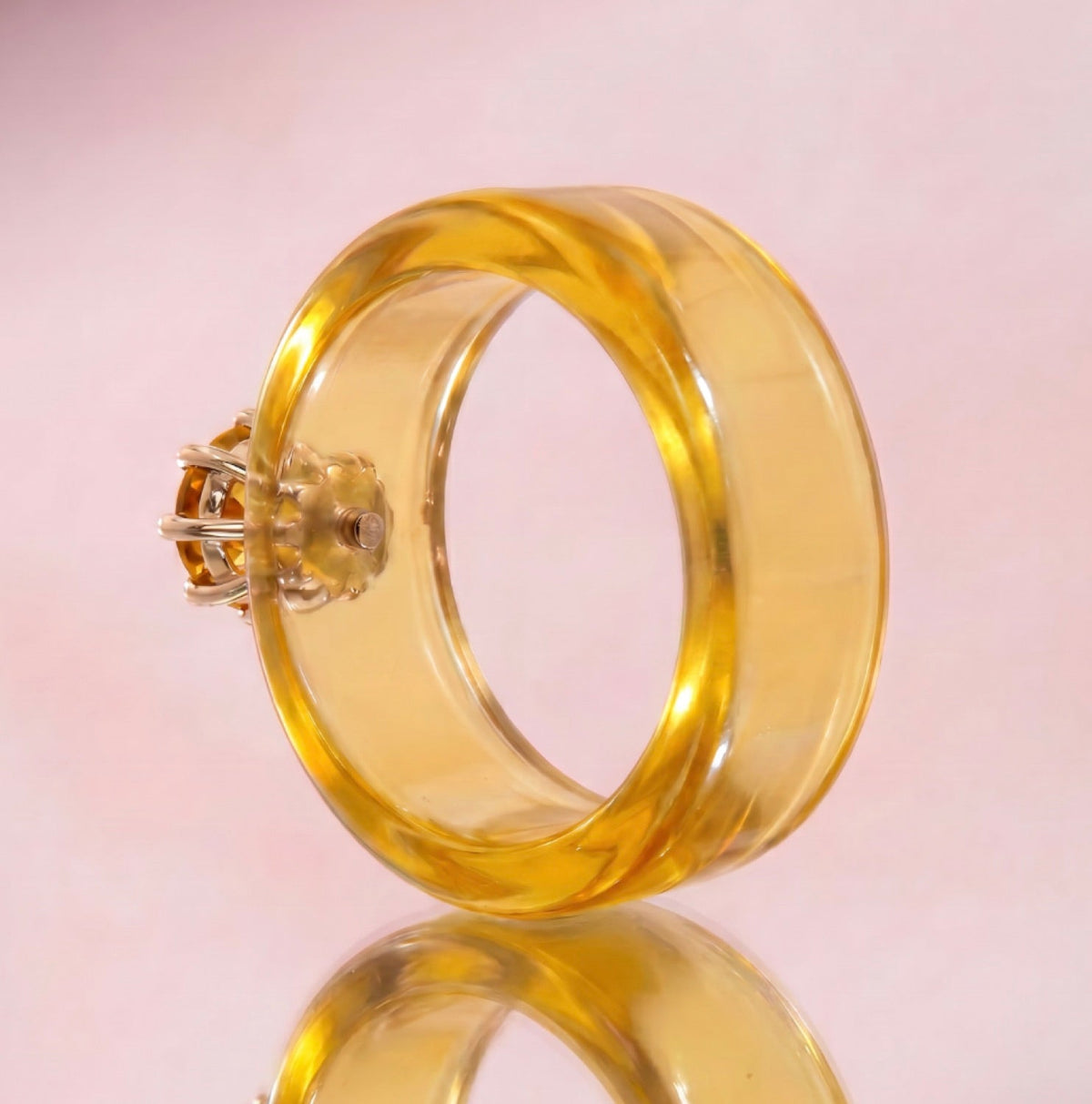 Anillo CG de citrino y resina amarilla, toma vertical