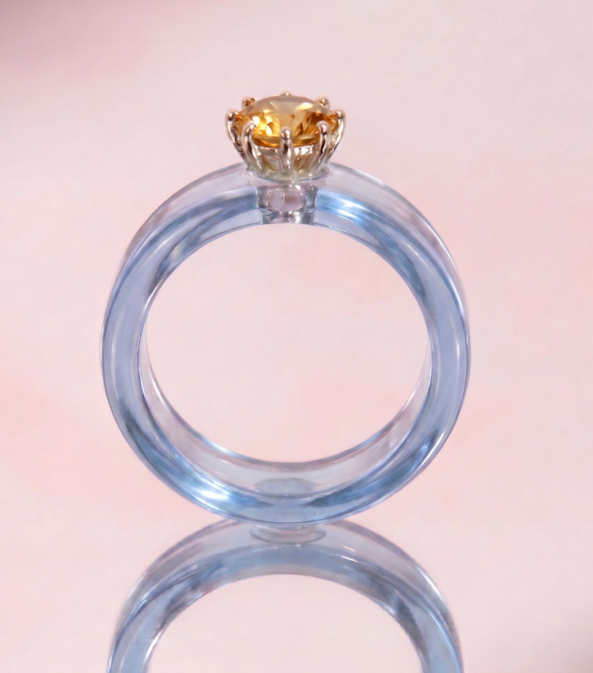 Anillo CG de citrino y resina celeste, vista trasera