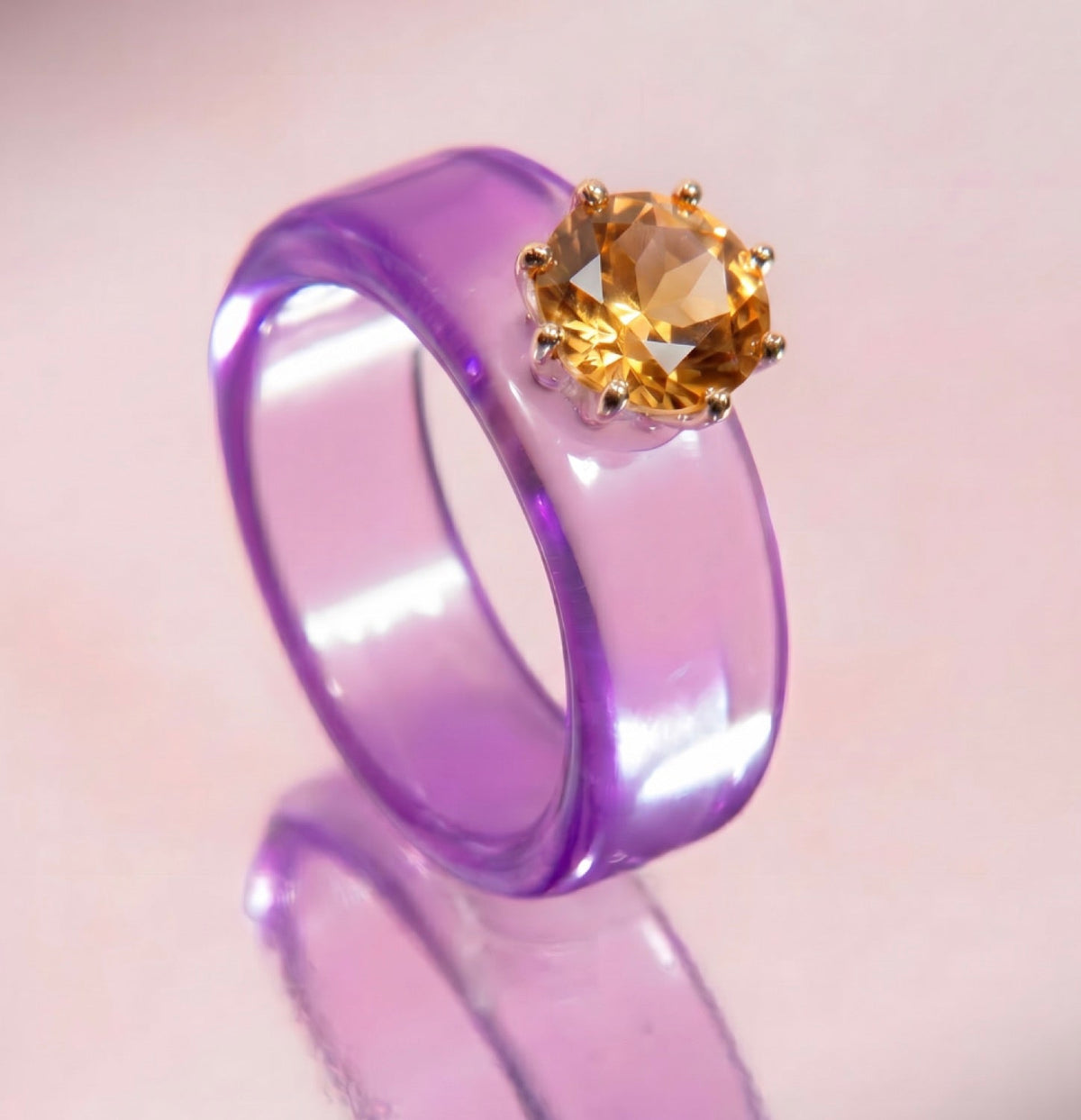 Anillo CG de citrino y resina morada