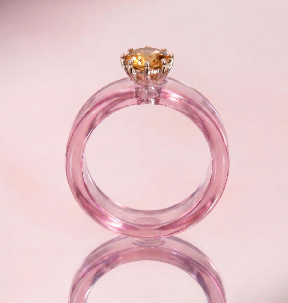 Anillo CG de citrino y resina rosa, vista trasera