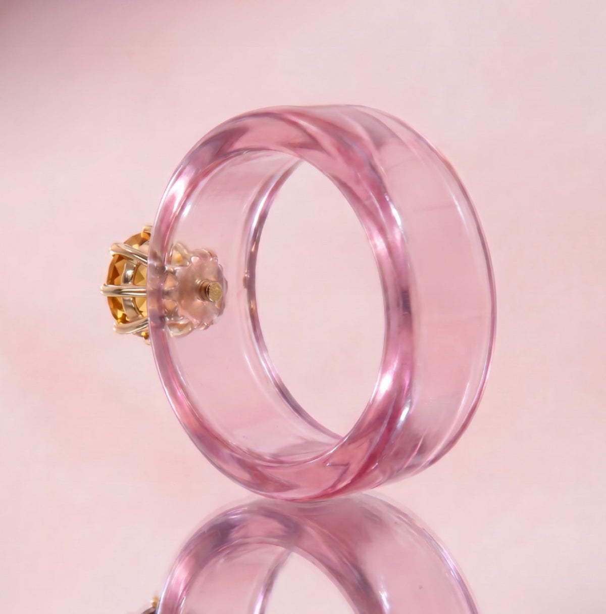 Anillo CG de citrino y resina rosa, toma vertical