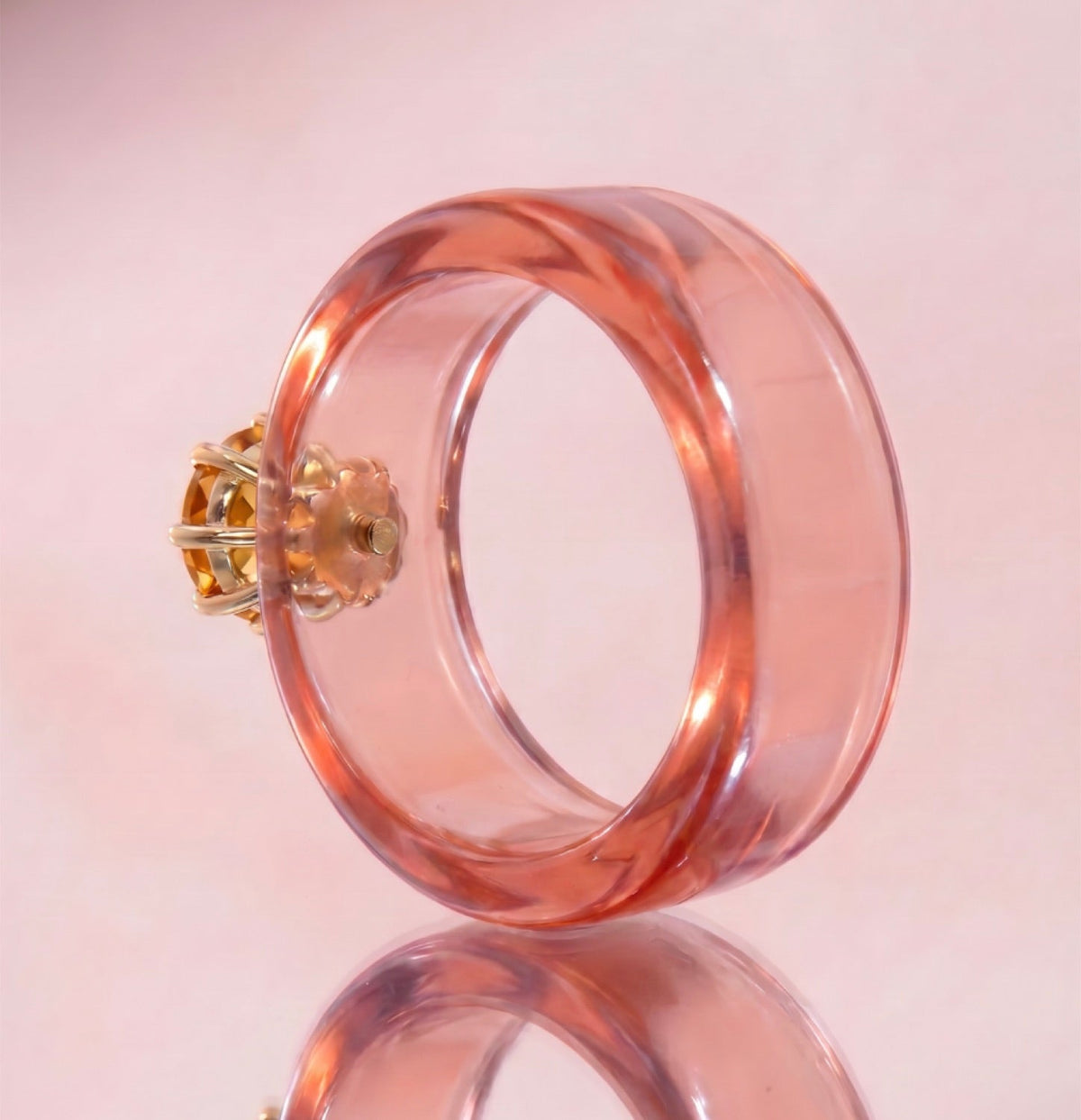 Anillo CG de citrino y resina salmón, toma vertical