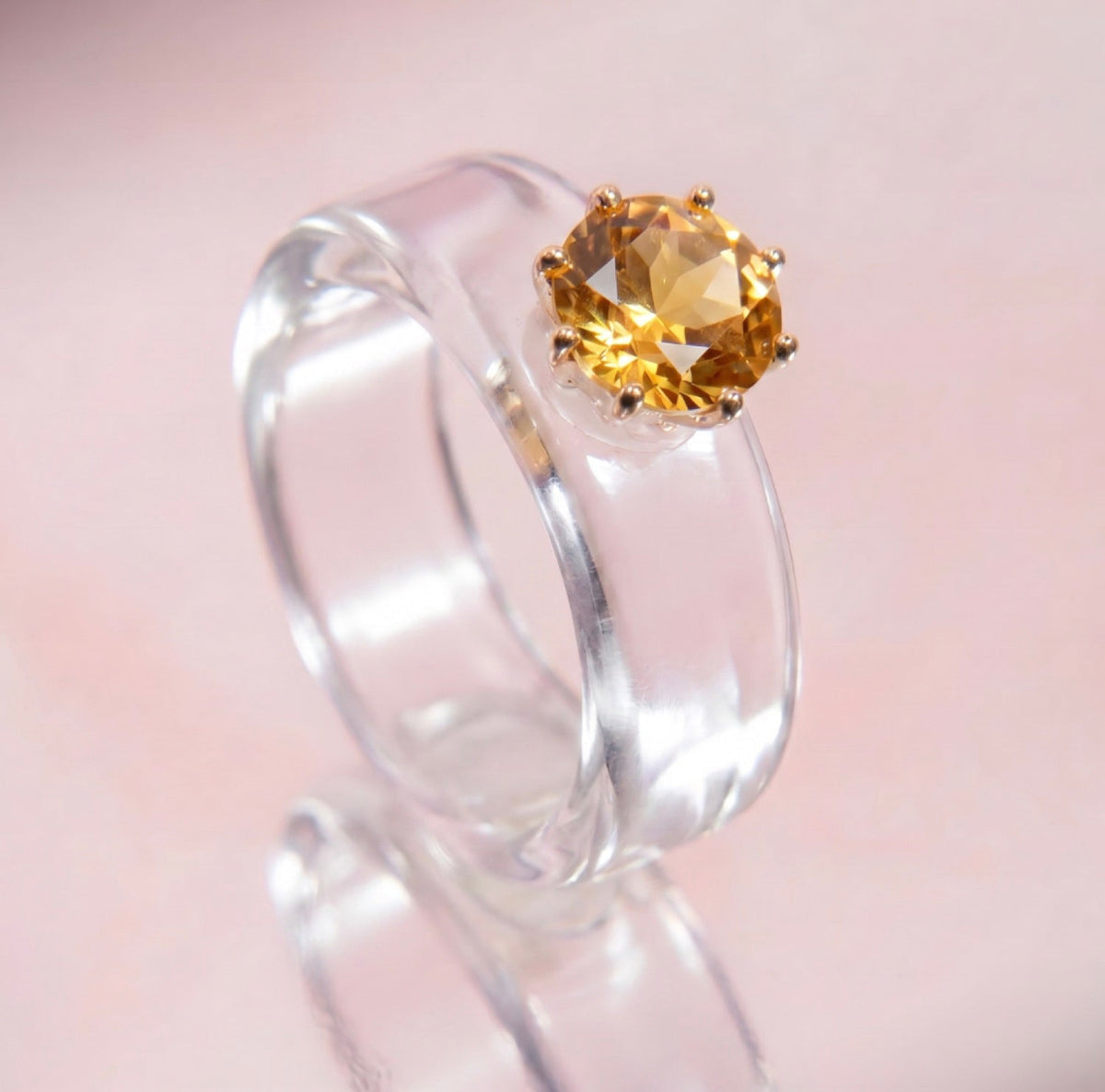 Anillo CG de citrino y resina transparente