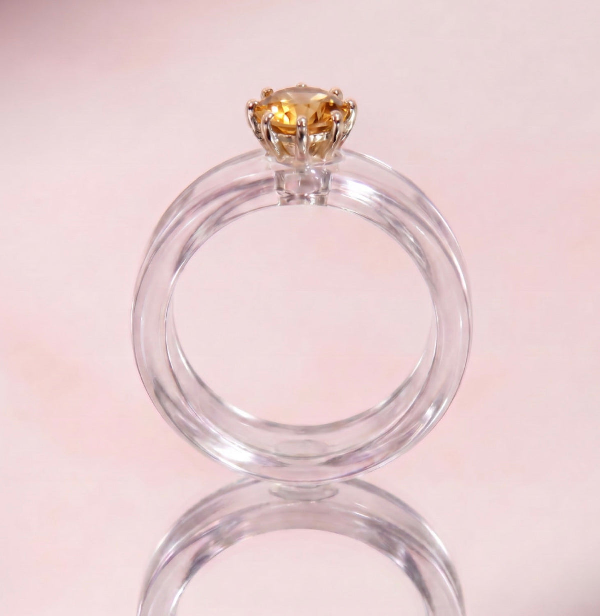 Anillo CG de citrino y resina transparente, vista trasera