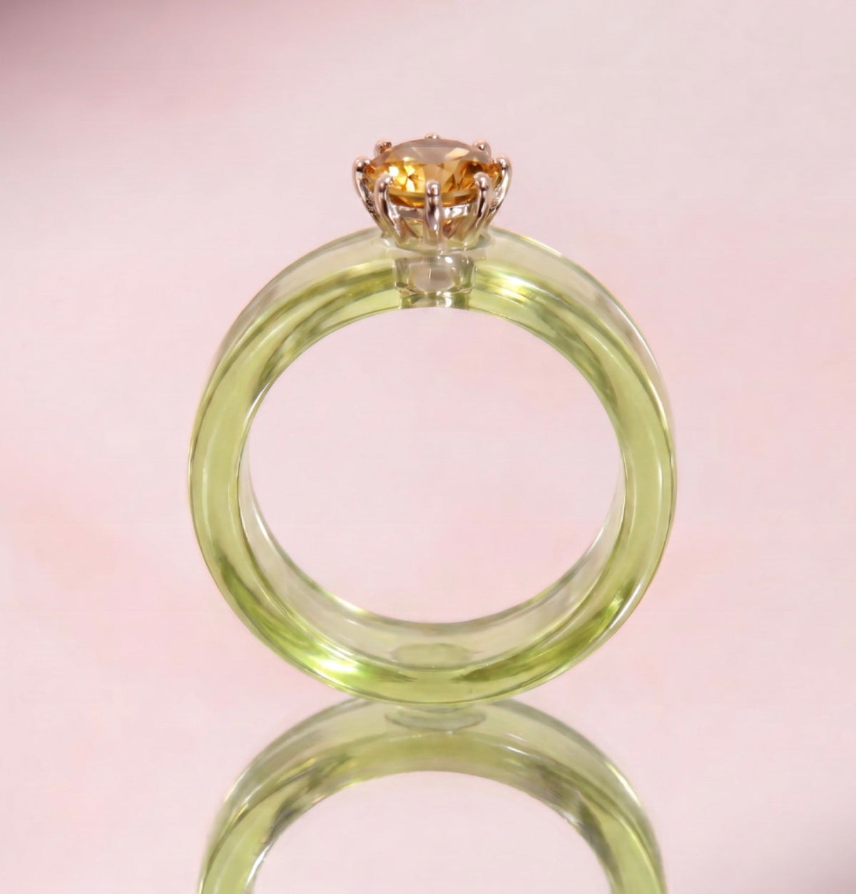 Anillo CG de citrino y resina verde, vista trasera