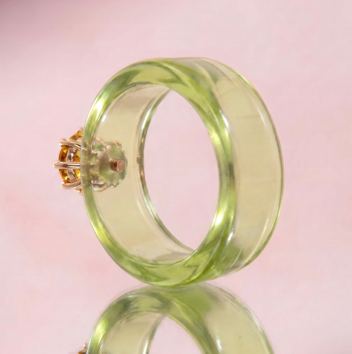Anillo CG de citrino y resina verde, toma vertical
