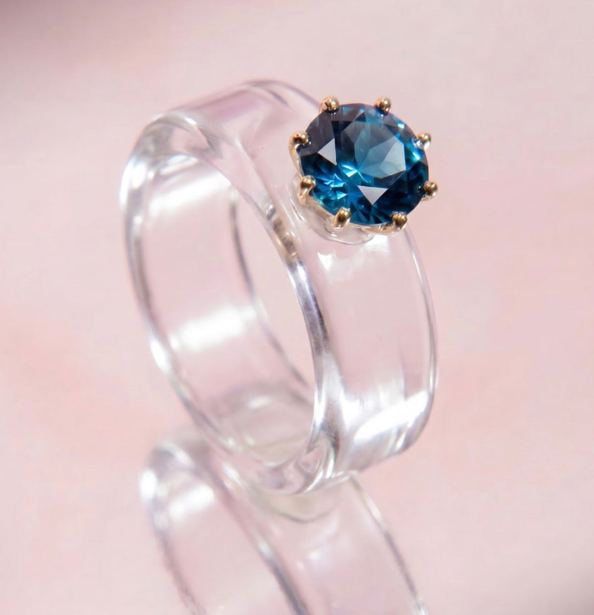 Anillo CG de topacio London Blue y resina transparente