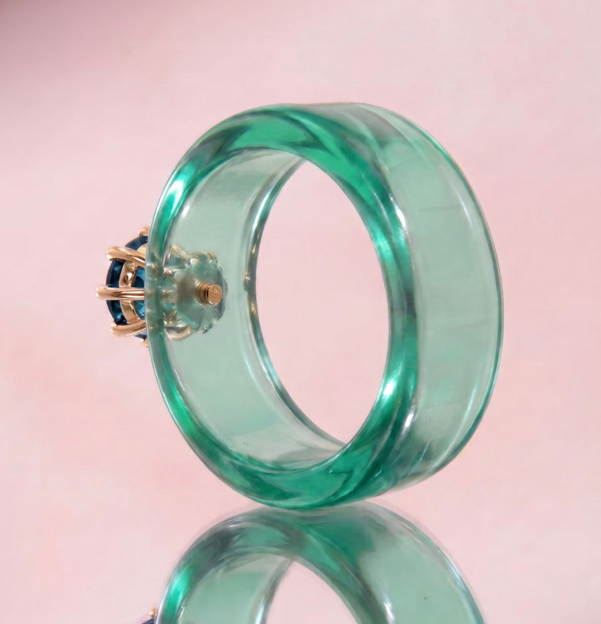 Anillo CG de topacio London Blue y resina menta, vista trasera