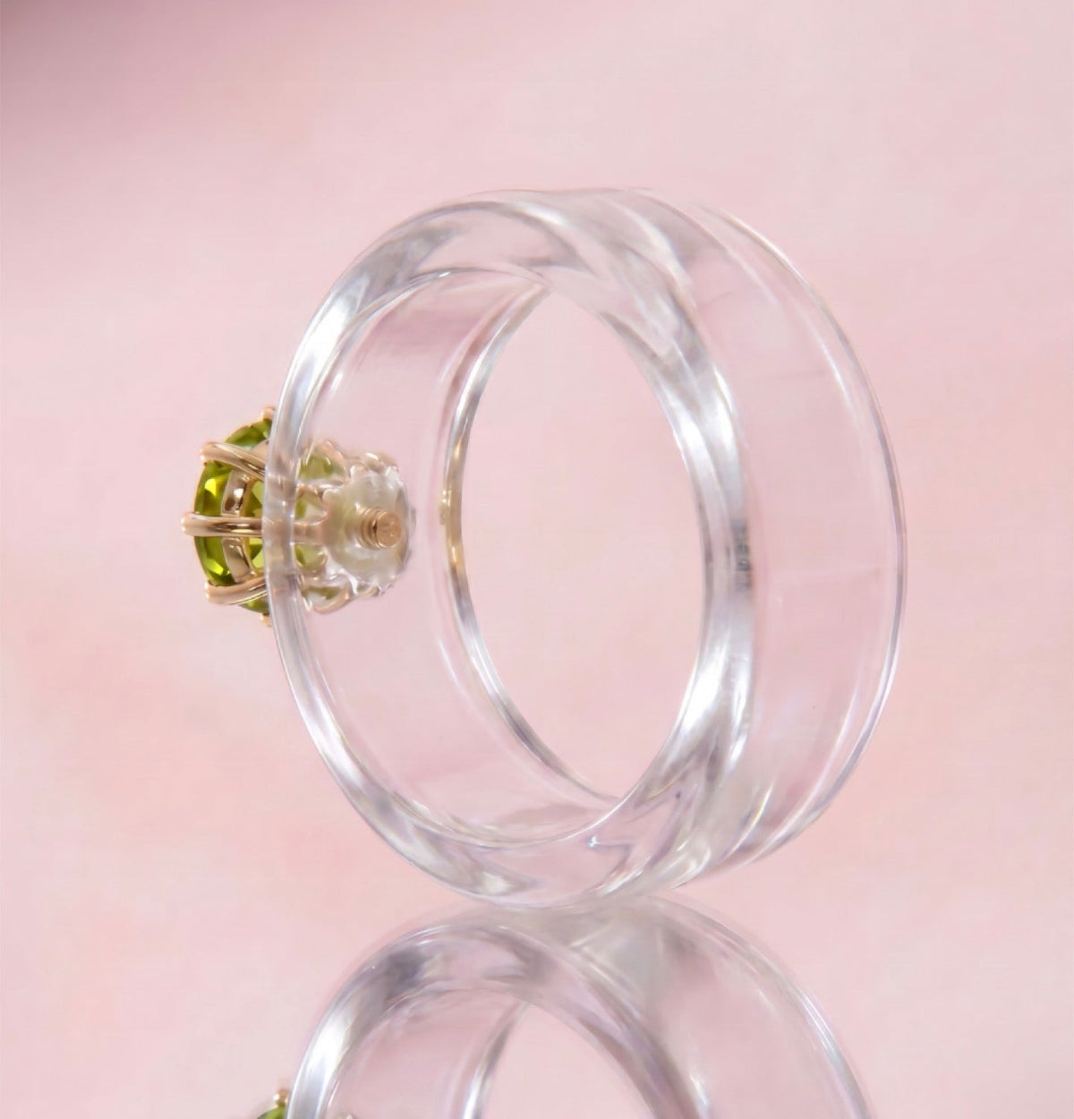 Anillo CG de peridoto y resina transparente, vista trasera