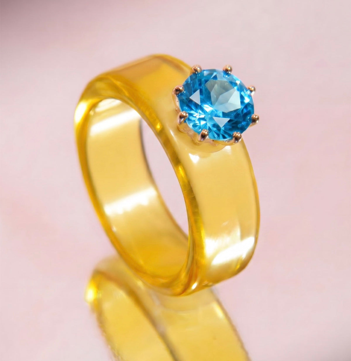 Anillo CG de topacio Swiss Blue y resina amarilla