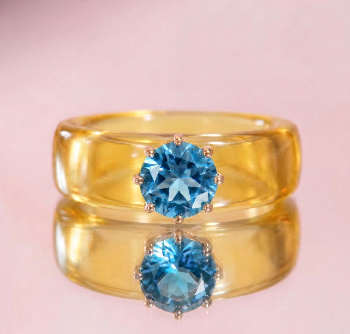 Anillo CG de topacio Swiss Blue y resina amarilla, vista trasera