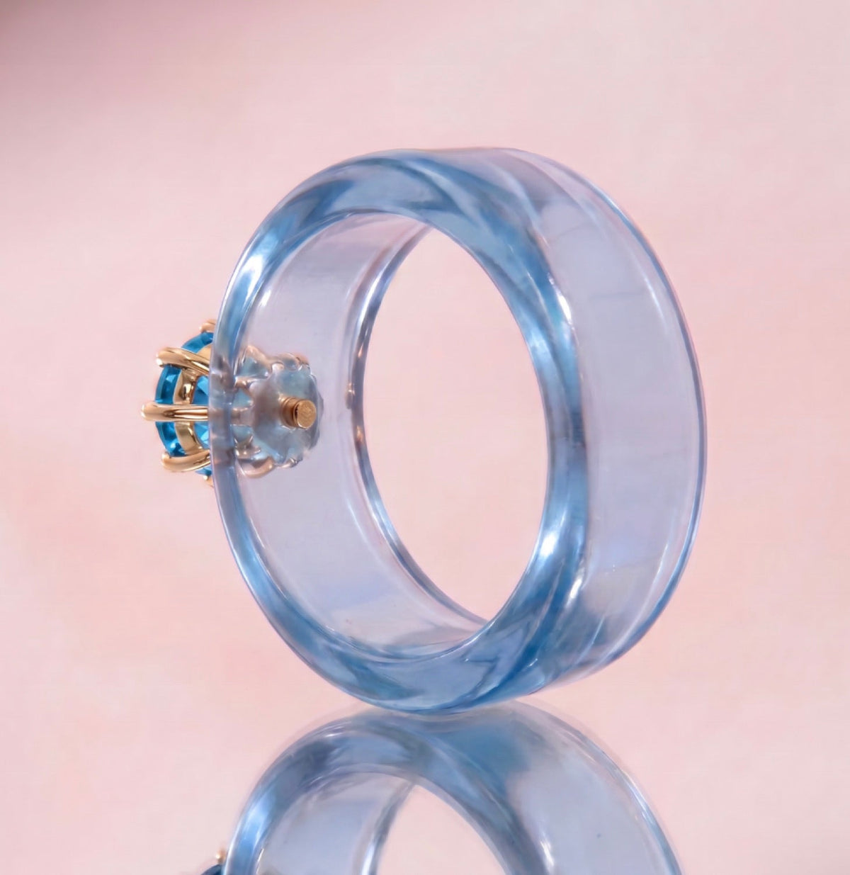 Anillo CG de topacio Swiss Blue y resina celeste, toma vertical