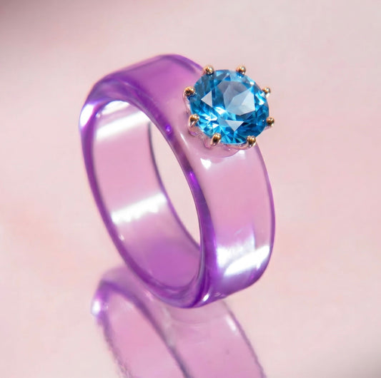 Anillo CG de topacio Swiss Blue y resina morada
