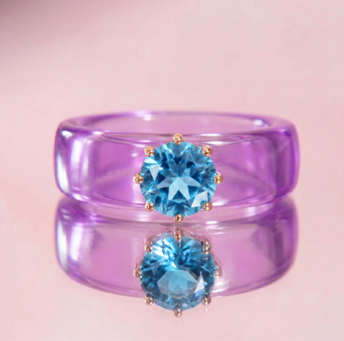 Anillo CG de topacio Swiss Blue y resina morada, vista trasera