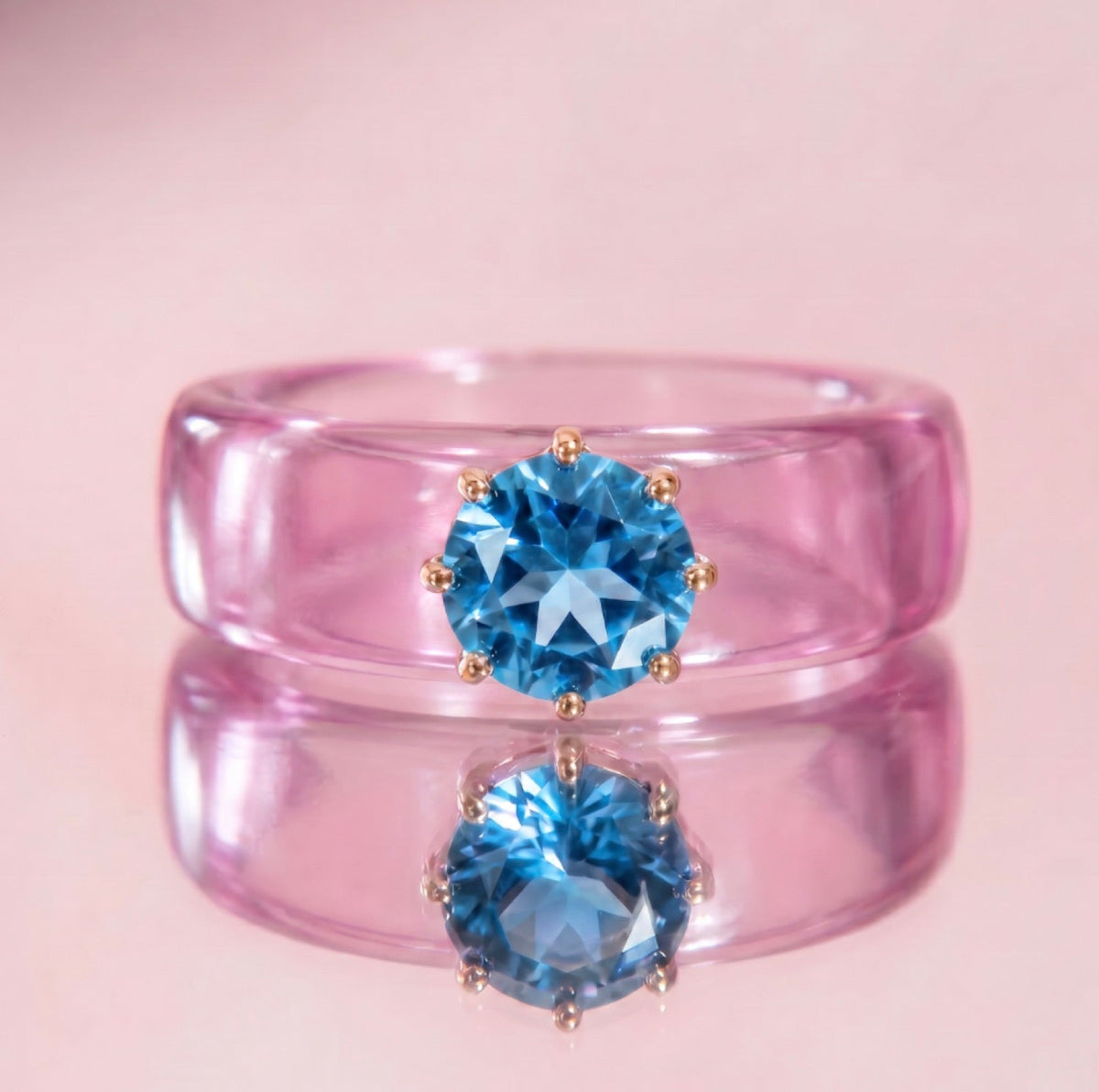 Anillo CG de topacio Swiss Blue y resina rosa, vista trasera