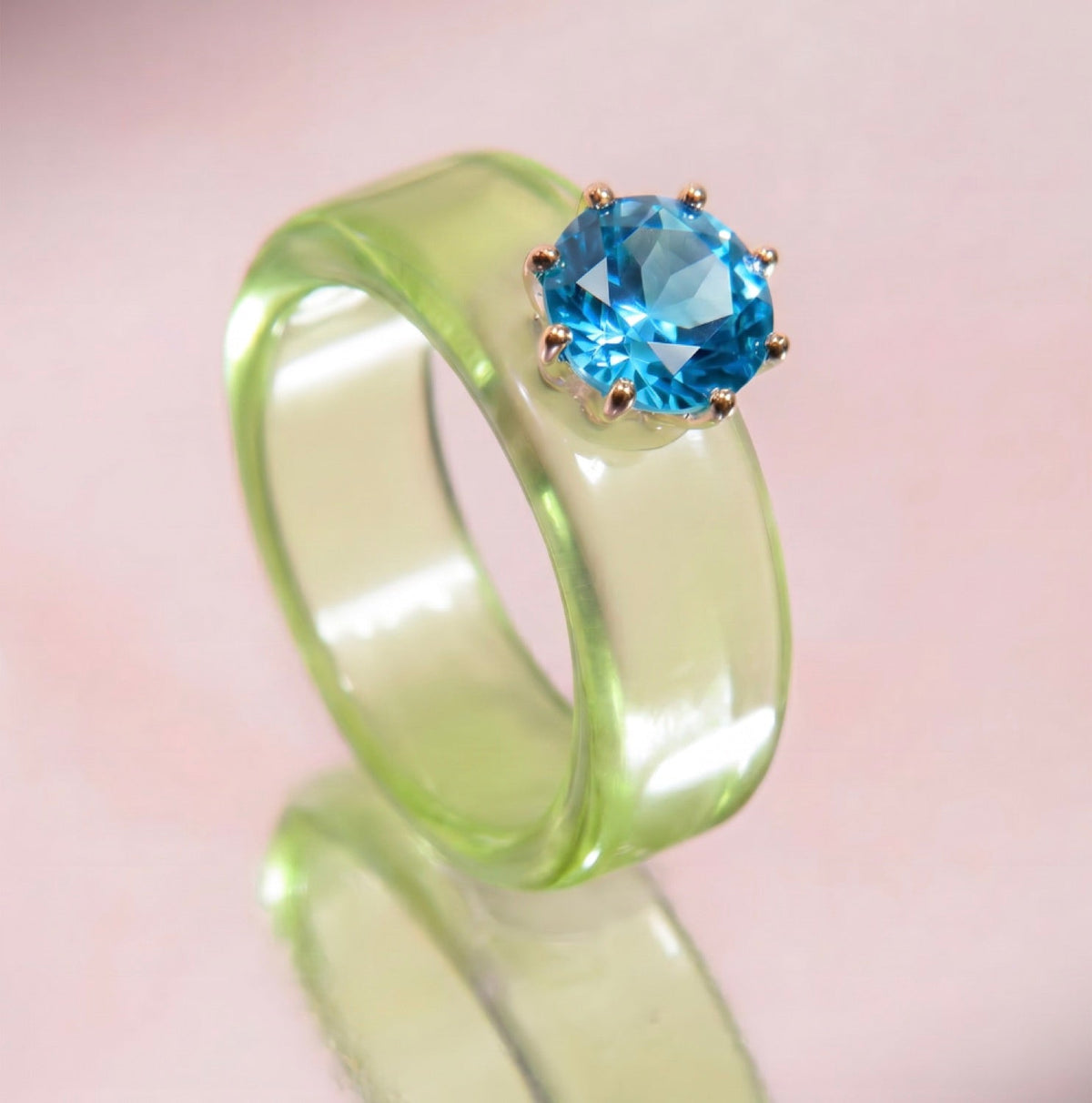 Anillo CG de topacio Swiss Blue y resina verde