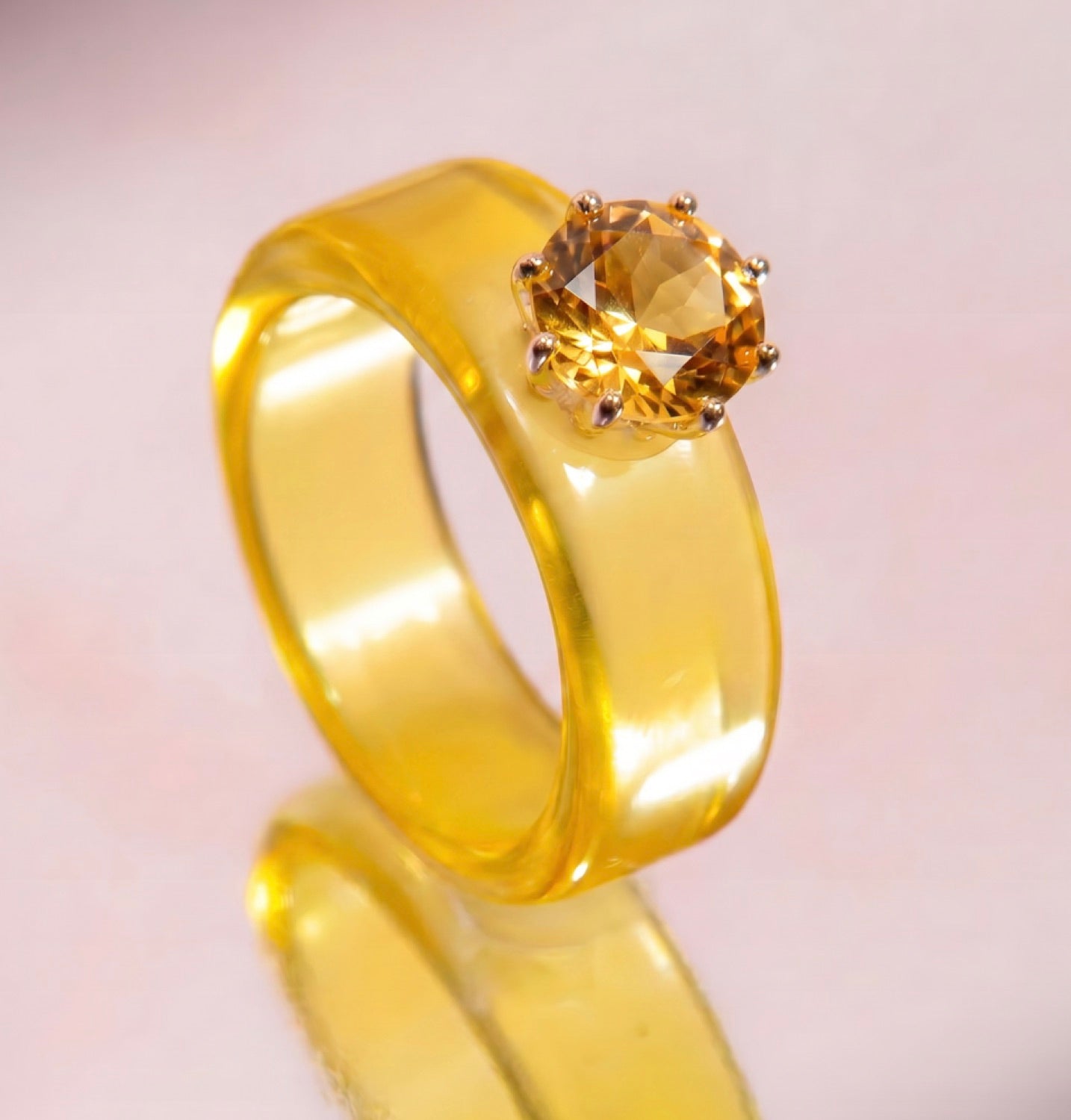 Anillo CG en tonos amarillos
