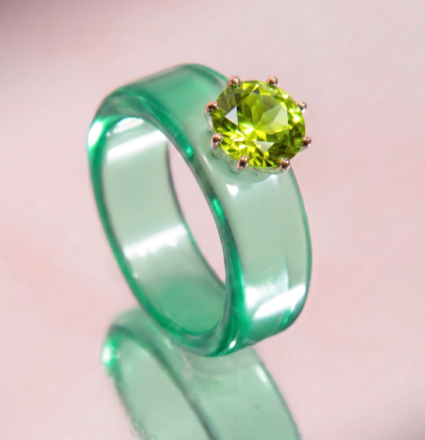 Anillo CG en tonos verdes